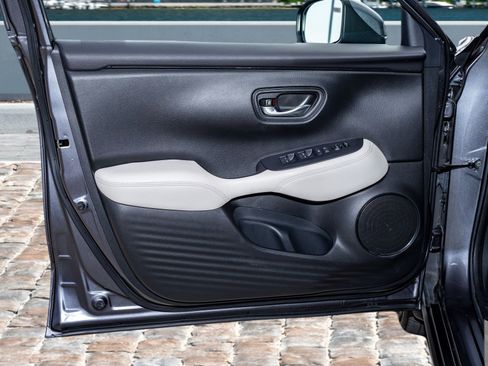 Certified 2023 Honda HR-V LX image 10