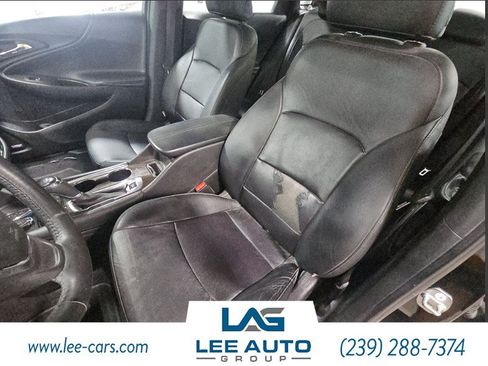 Used 2017 Chevrolet Malibu Premier w/ Premier Sun and Wheel Package FWD image 5