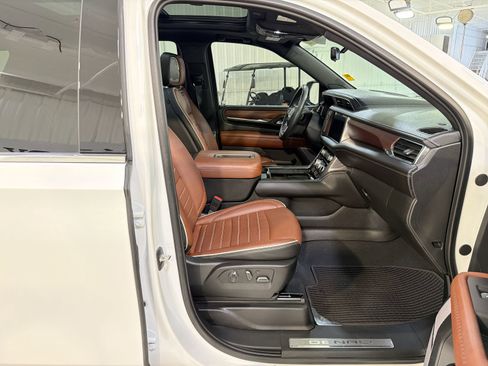 Used 2024 GMC Yukon Denali Ultimate image 30