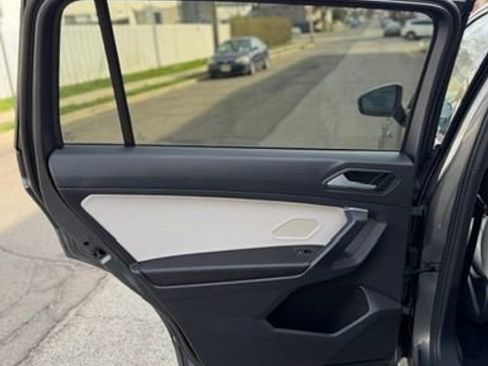 Used 2021 Volkswagen Tiguan SE R-Line image 23