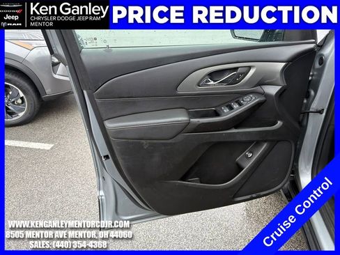 Used 2023 Chevrolet Traverse LT image 10