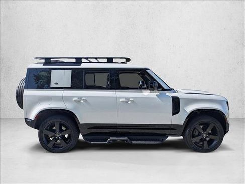 Used 2022 Land Rover Defender 110 X-Dynamic SE AWD/4WD image 4
