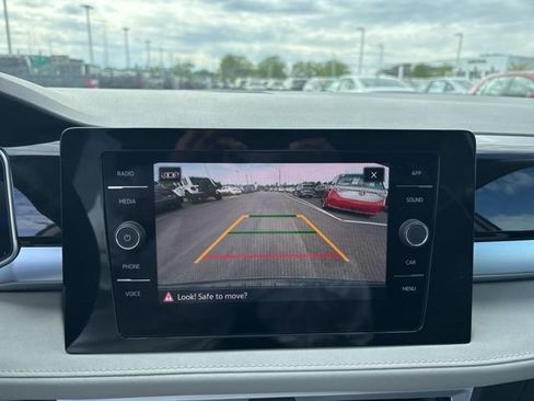 New 2026 Volkswagen Taos SE AWD/4WD image 3