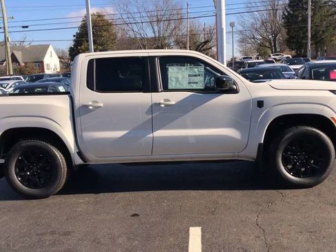 New 2026 Nissan Frontier SV w/ SV Convenience Package AWD/4WD image 9