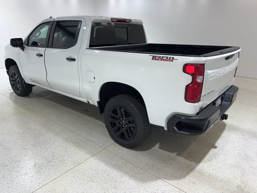 Used 2026 Chevrolet Silverado 1500 LT Trail Boss w/ LT Trail Boss Premium Package AWD/4WD image 3
