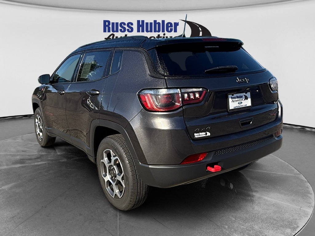 Used 2022 Jeep Compass Trailhawk w/ Trailhawk Convenience Group AWD/4WD image 3