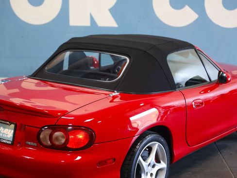 Used 2003 MAZDA MX-5 Miata LS RWD image 23