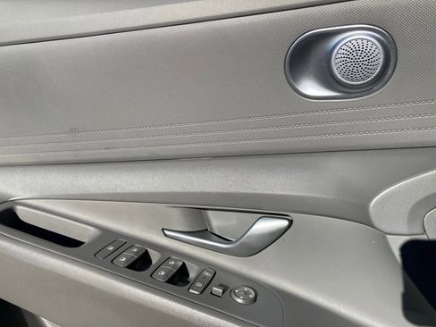 Used 2024 Hyundai Elantra SEL image 12