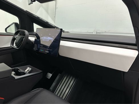 Used 2024 Tesla Cybertruck AWD Crew Cab image 17
