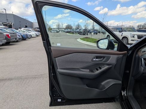 Used 2023 Nissan Rogue SV AWD/4WD image 13