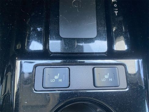Used 2022 Toyota Prius XLE image 24