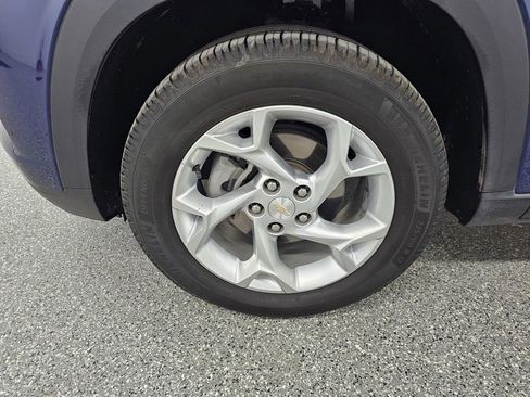 Used 2024 Chevrolet Trax LS w/ LS Convenience Package FWD image 9
