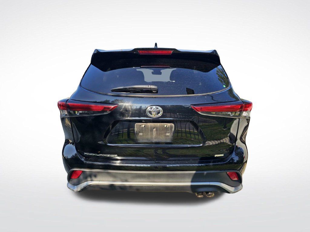 Used 2023 Toyota Highlander XSE FWD image 18