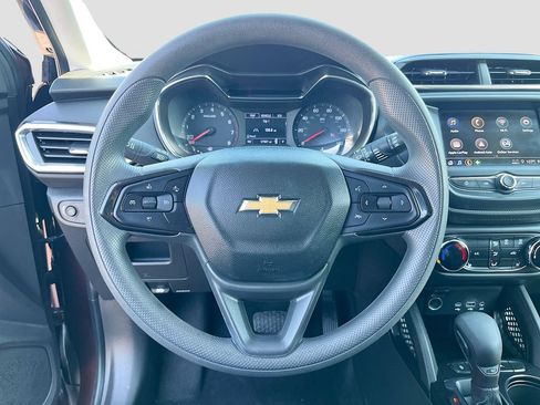 Used 2023 Chevrolet TrailBlazer LT FWD image 11