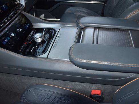 Used 2023 Jeep Grand Wagoneer Series III AWD/4WD image 27