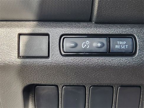 Used 2024 Nissan Frontier SV image 21