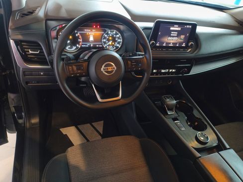 Used 2021 Nissan Rogue SV image 11