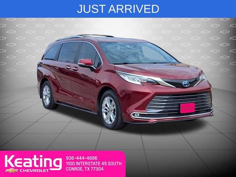 Used 2022 Toyota Sienna Limited FWD image 1