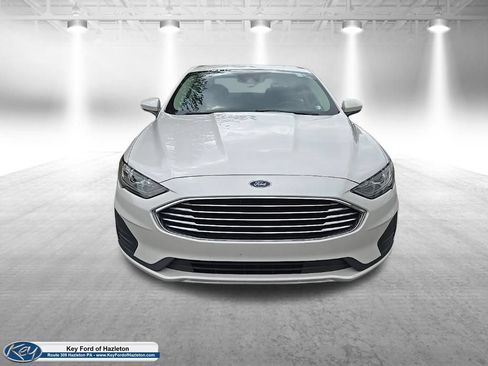 Used 2019 Ford Fusion SE FWD image 2