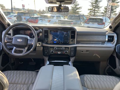Used 2025 Ford F450 Platinum w/ Platinum Plus Package image 23