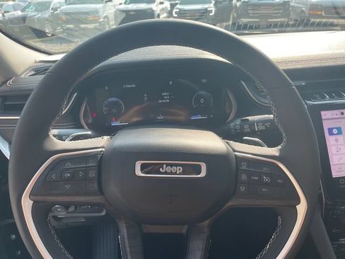 Used 2023 Jeep Grand Cherokee Limited w/ Black Appearance Package AWD/4WD image 29