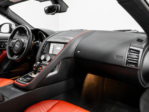 Used 2016 Jaguar F-TYPE S image 19