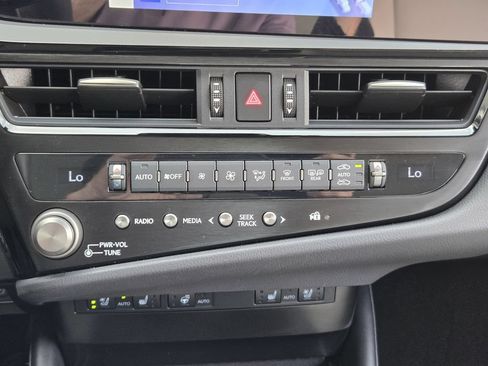 Used 2024 Lexus ES 350 w/ Premium Package FWD image 13