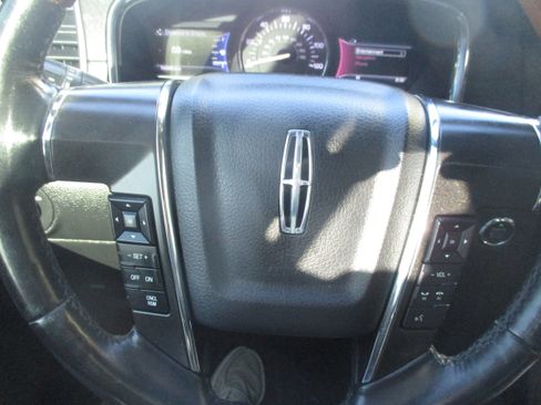 Used 2015 Lincoln Navigator 2WD image 20
