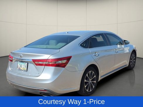 Used 2018 Toyota Avalon XLE w/ All Weather Liner Package FWD image 9