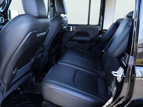 Used 2024 Jeep Wrangler High Altitude image 19