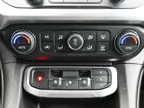 Used 2023 GMC Acadia SLT w/ Preferred Package FWD image 18