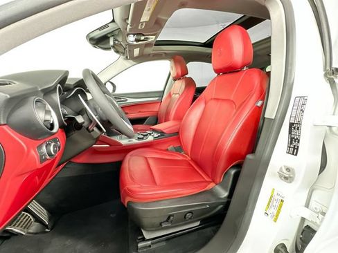 Used 2019 Alfa Romeo Stelvio Sport w/ Quick Order Package 22J Sport AWD/4WD image 4