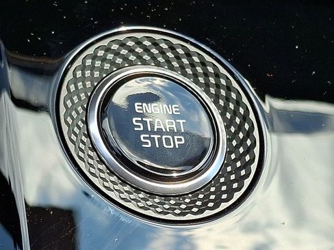 New 2025 Kia Niro EX Touring image 18