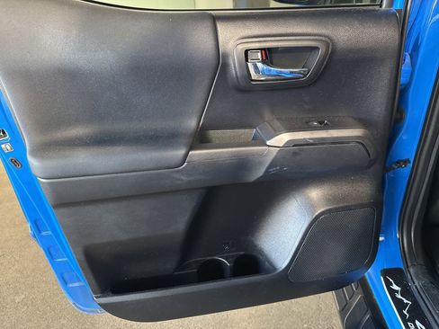 Used 2020 Toyota Tacoma TRD Sport image 24