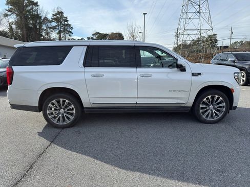 Used 2021 GMC Yukon XL Denali w/ Denali Premium Package image 4