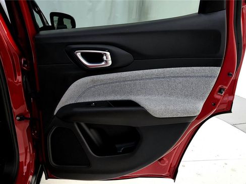 Used 2023 Jeep Compass Sport image 19