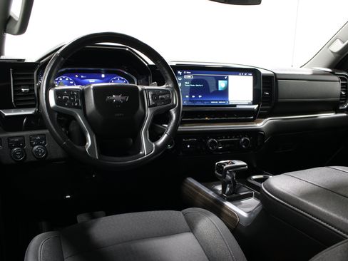 Used 2023 Chevrolet Silverado 1500 RST w/ Redline Edition AWD/4WD image 2