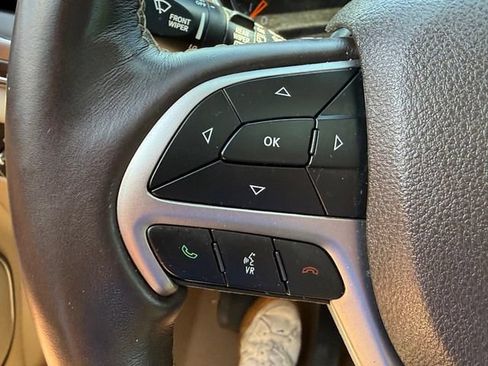 Used 2018 Jeep Grand Cherokee Overland AWD/4WD image 19