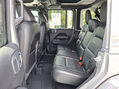 Used 2021 Jeep Wrangler Unlimited Sahara image 11