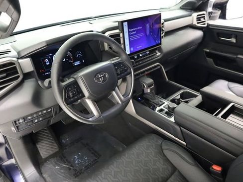 Used 2025 Toyota Tundra Limited AWD/4WD image 12