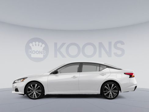 Used 2024 Nissan Altima 2.5 SR FWD image 2