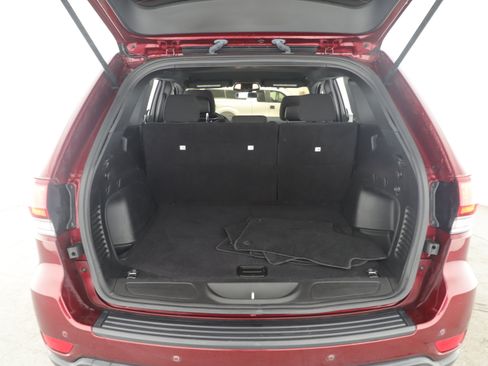 Used 2021 Jeep Grand Cherokee Laredo image 5