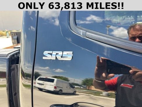 Used 2022 Toyota Tacoma SR5 w/ Technology Package image 2