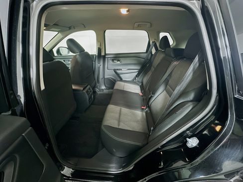 Used 2025 Nissan Rogue SV image 29