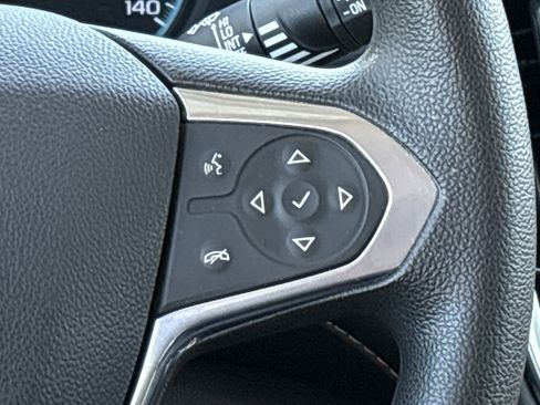 Used 2021 Chevrolet Traverse LS FWD image 23