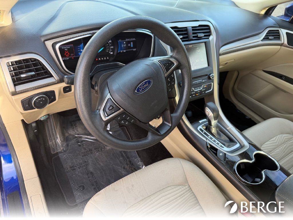 Used 2016 Ford Fusion SE FWD image 12