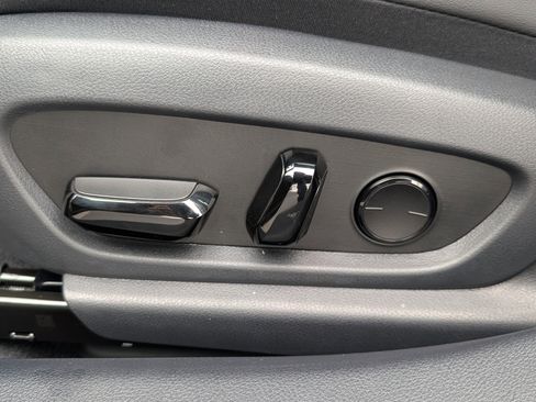 Certified 2025 Lexus ES 300h w/ Premium Package image 22