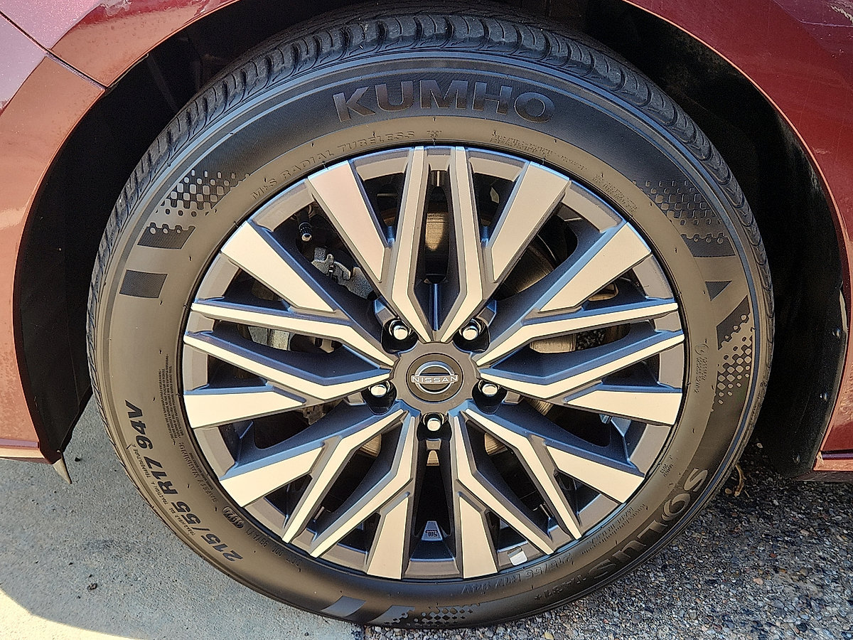 Used 2025 Nissan Altima 2.5 SV FWD image 5