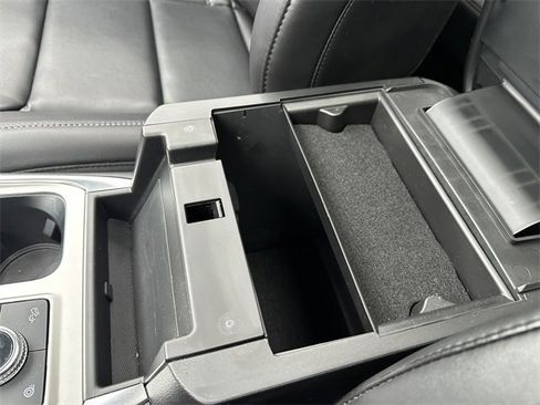 Certified 2022 Ford Explorer XLT w/ Equipment Group 202A image 26