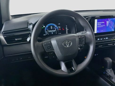 Used 2025 Toyota Camry LE FWD image 18